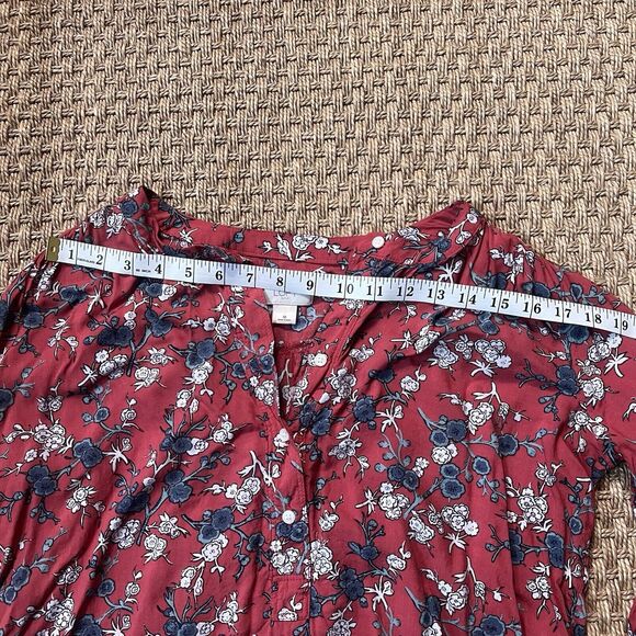 Ann Taylor Loft Red Floral Blouse Women’s Medium 3/4 Roll Tab Sleeve Hi Lo Hem - Picture 5 of 8